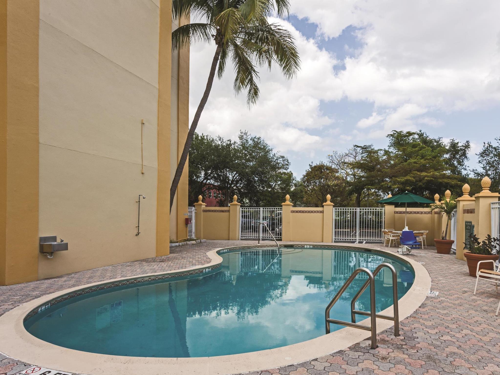 La Quinta By Wyndham West Palm Beach Airport Exterior photo