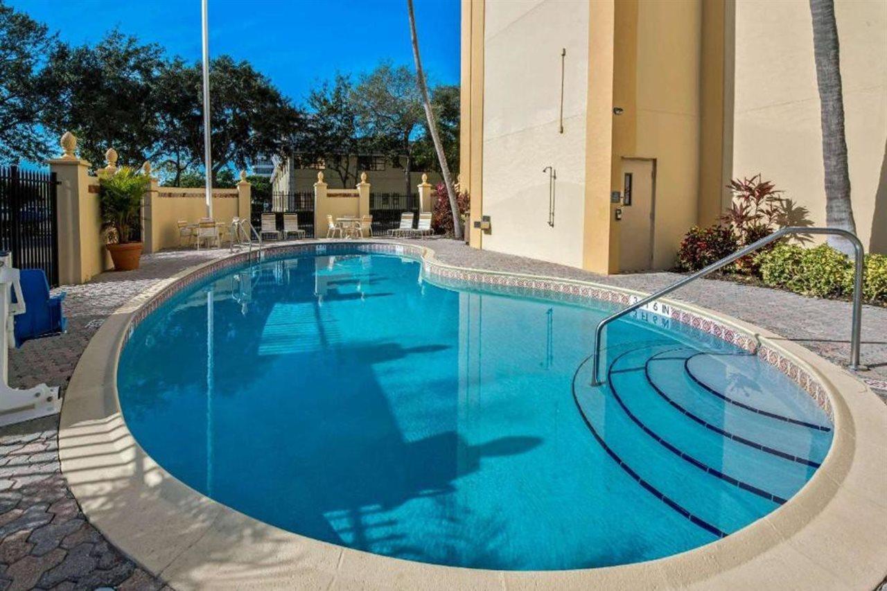 La Quinta By Wyndham West Palm Beach Airport Exterior photo