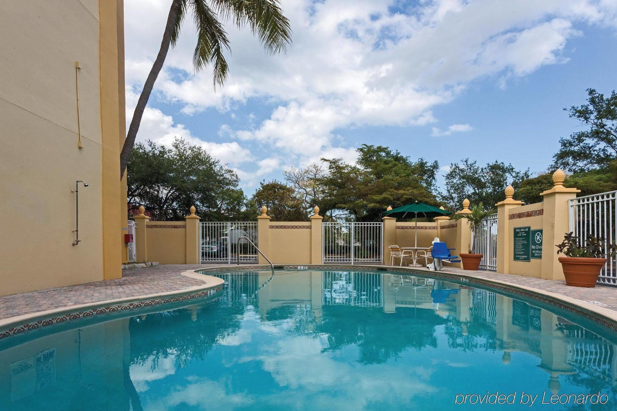 La Quinta By Wyndham West Palm Beach Airport Exterior photo