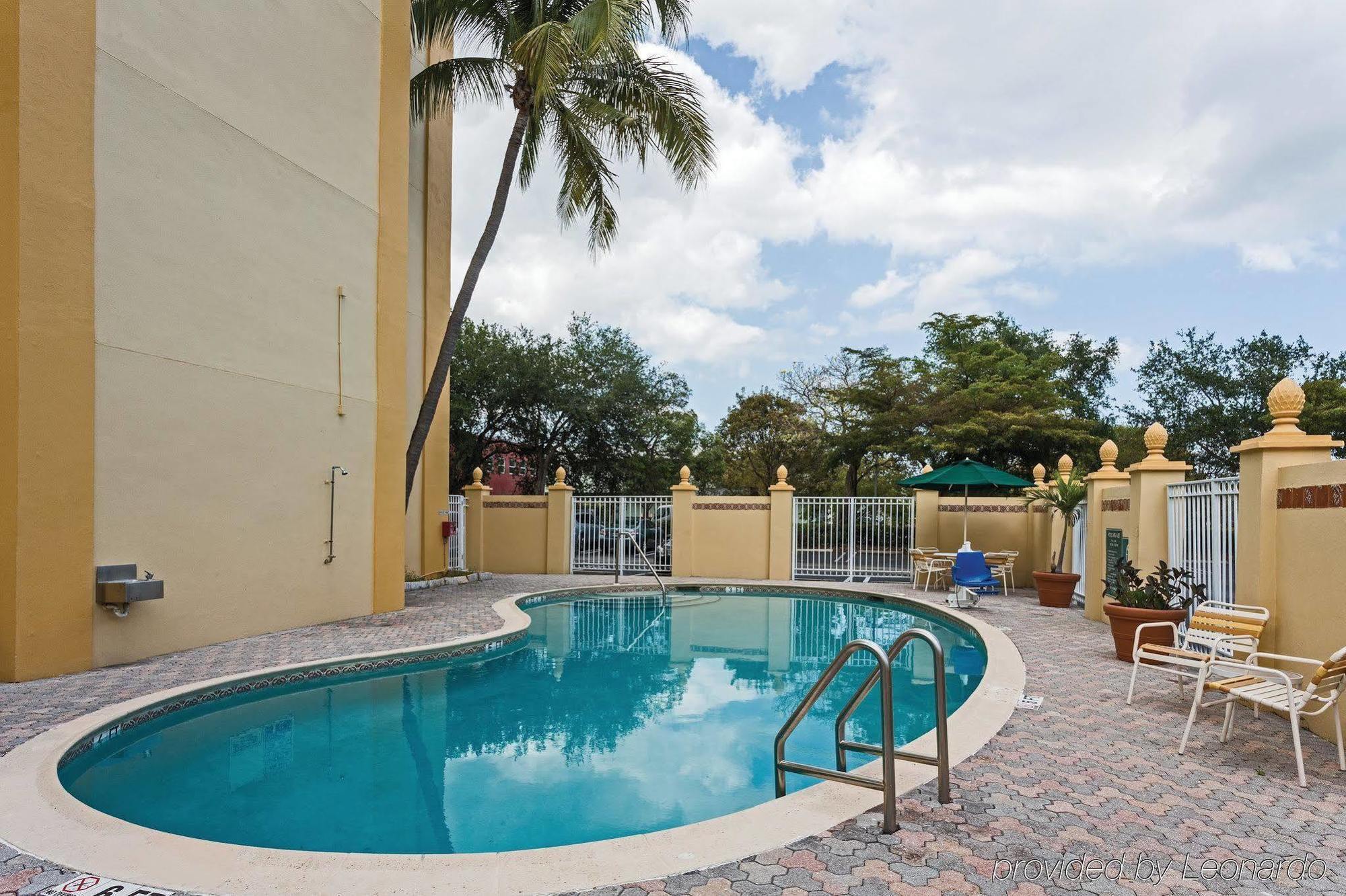 La Quinta By Wyndham West Palm Beach Airport Exterior photo